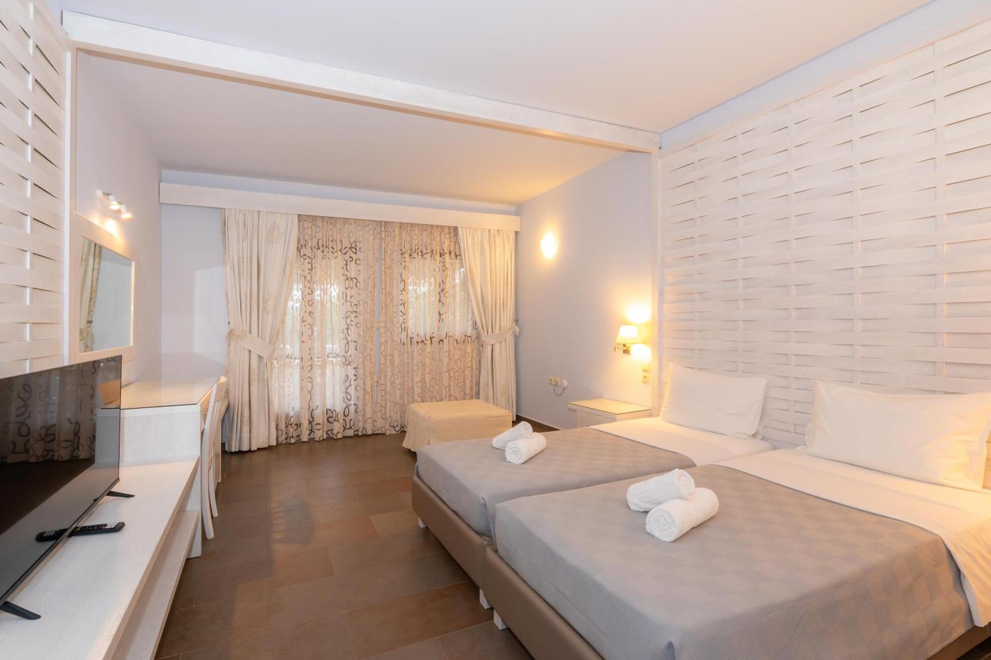 Aktaion Resort Gytheio Exteriör bild