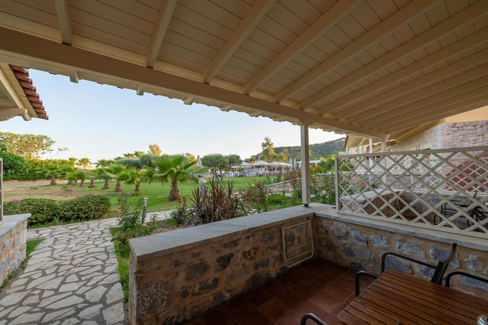 Aktaion Resort Gytheio Exteriör bild